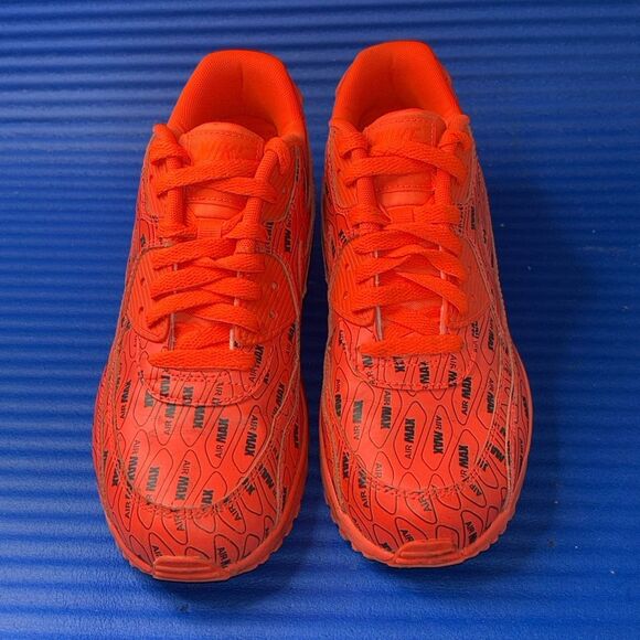 Size 6.5Y- GS Nike Air Max 90 SE Shoes Bright Crimson All Over Print Women’s 8 - Picture 4 of 8